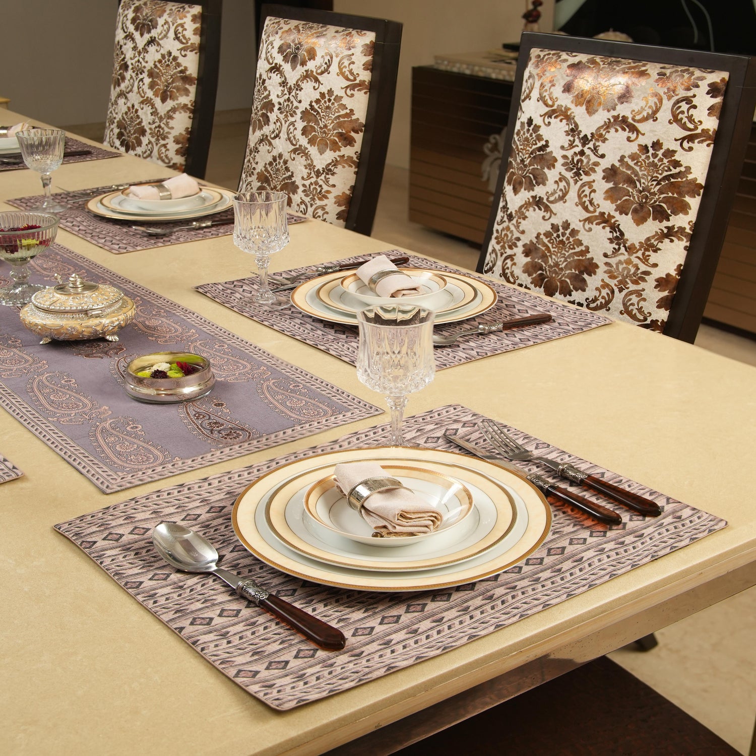 Ambi Dining Set